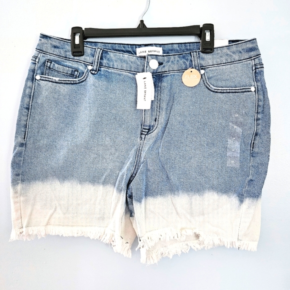 Lane Bryant Pants - NWT Lane Bryant Denim Bleach Dyed Fringe Hem Mid-rise Girlfriend Shorts Size 14